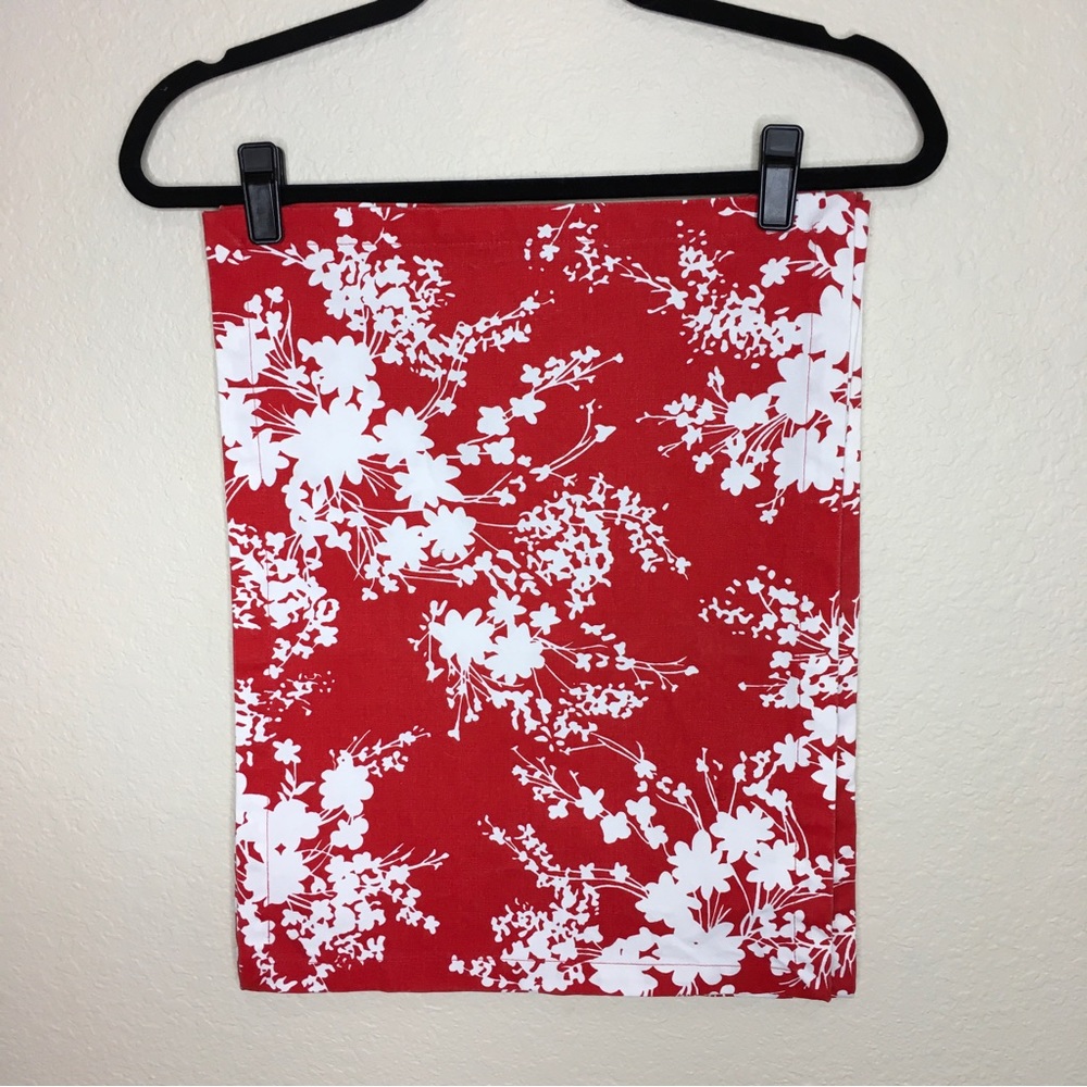 Crate & Barrel Glenna Placemat Set of 4 Red